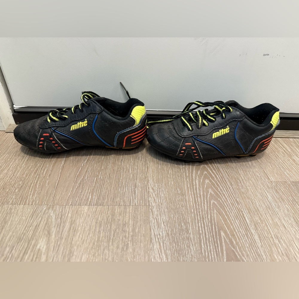 Kids soccer cleats vintage